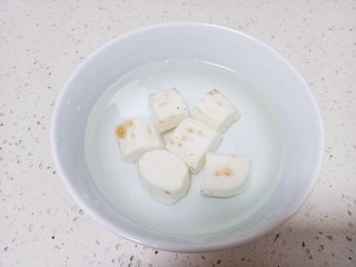 11、山药枸杞粥,去皮切小段，泡入清水中