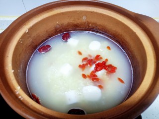 15、山药枸杞粥,放入枸杞