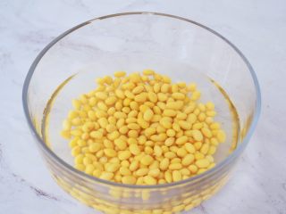 2、美龄粥,黄豆提前一夜浸泡备用