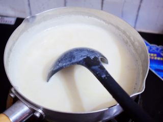 9、美龄粥,开中小火慢慢熬煮成浓稠状，煮时要边搅拌，免得粘锅