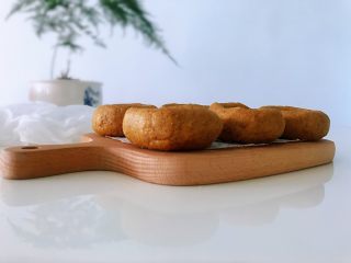 9、黑豆渣窝窝头,营养健康，简单易做的黑豆渣玉米面窝窝头成功了。