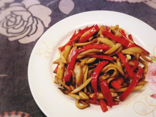 16、小炒杏鲍菇,盛盘。鲜香下饭。