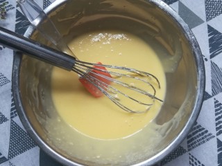 6、草莓蛋糕卷,搅拌成无颗粒粘稠的液体