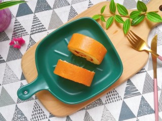 18、草莓蛋糕卷,草莓果酱微酸，含有果粒很美味呀