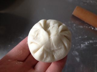 9、紫薯开花馒头,像包包子一样包起来