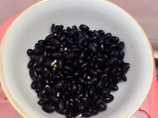 2、养血补肾粥,洗净泡一晚上