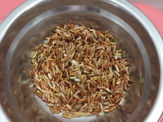 3、养血补肾粥,洗净泡一晚上