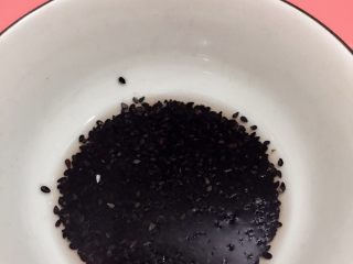 4、养血补肾粥,洗净放一边