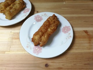 13、小油条,出锅盛盘