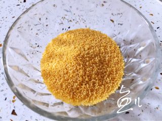 2、小米海参粥,准备小米