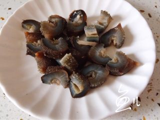 3、小米海参粥,海参切小块