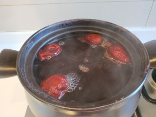 11、红枣黑米粥,中途加一次开水，不然会很稠的。