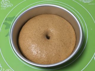 11、咖啡全麦面包,发酵完成后用手指戳一下不反弹。