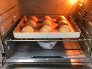 14、咖啡全麦面包,送入烤箱两次发酵，方法同上也是60分钟。