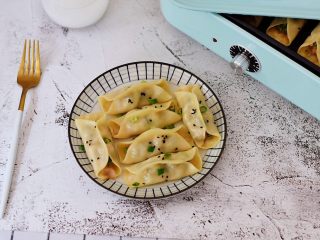 26、猪肉韭菜锅贴,成品图