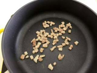 3、宝宝辅食:青菜芋艿羹—清香滑腻,可拌饭也可以直接喝哦!10M+,把锅烧热,倒入猪肉丁,中火翻炒至变色泛黄。