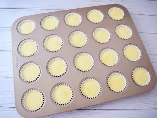 15、酸奶小蛋糕,挤入纸托中