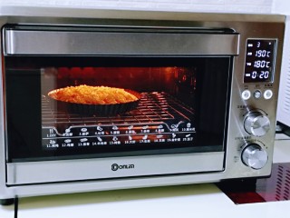 20、披萨新吃法～奥尔良鸡丁披萨,上管190度，下管180度烤20-25分钟。(具体时间及温度请根据自家烤箱性能另定)