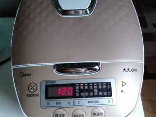 1、猪肝瘦肉粥,先煮粥