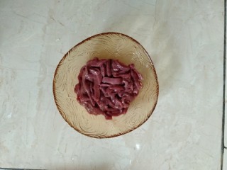 4、猪肝瘦肉粥,猪肝也切小条