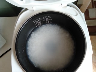 8、猪肝瘦肉粥,粥煮了30分钟就可以了