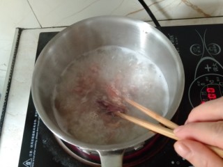 10、猪肝瘦肉粥,烧开了下入猪肝瘦肉