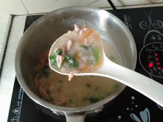 14、猪肝瘦肉粥,美味的猪肝瘦肉粥就做好了