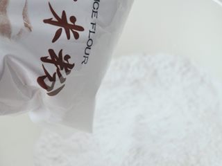 6、重阳糕,加入粘米粉。