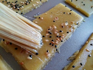 9、美味茶点——粗粮炉果,表面刷一层预留全蛋液