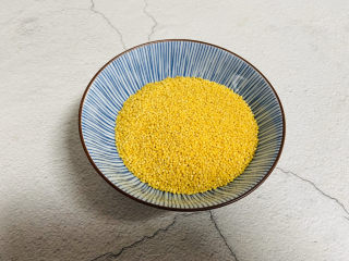 1、苹果小米粥,金灿灿的小米