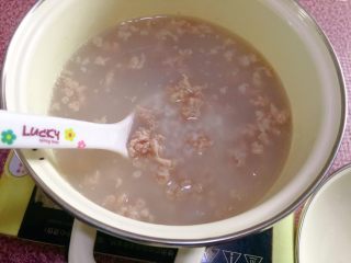 11、鲜虾粥,开大火，一边煮一边搅散。