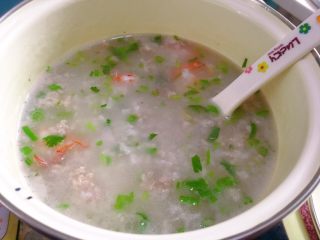 17、鲜虾粥,拌匀即可。