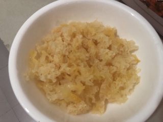 7、紫薯银耳粥,弄好后洗洗