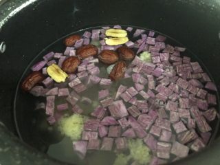 13、紫薯银耳粥,然后盖盖煮1小时