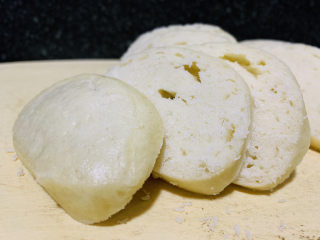 3、烤馒头片,切片