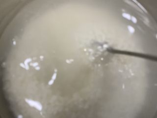 4、奶香南瓜粥,搅拌