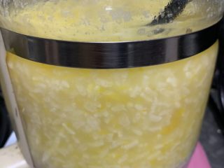 14、奶香南瓜粥,搅拌均匀