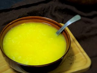 15、奶香南瓜粥,慢慢熬制