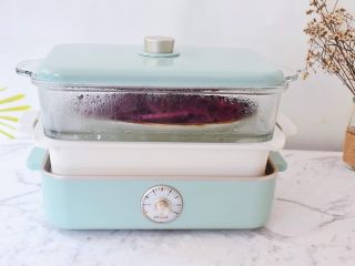 3、酸奶紫薯泥,放入蒸锅蒸熟