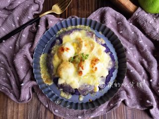 14、焗烤紫土豆鸡蛋,完成。