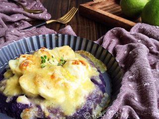 15、焗烤紫土豆鸡蛋,完成。