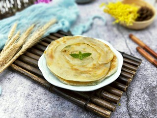 16、烫面椒盐葱花酥饼,香，酥，美味。喜欢的不要不要哒！