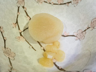 6、香菇排骨粥,少许干贝泡开，可增鲜；