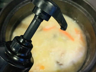 19、香菇排骨粥,加耗油少许；