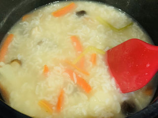 20、香菇排骨粥,搅拌均匀调料；