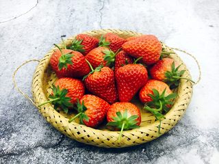 1、古法熬制 草莓酱,新鲜的草莓。