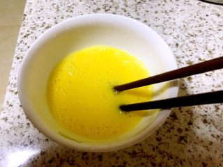 4、养胃系列～蛋花粥,鸡蛋1只打散