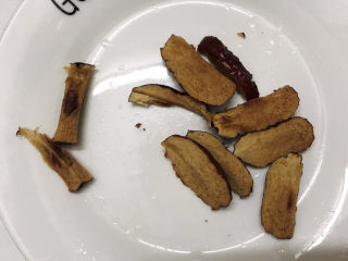 5、红枣黑米粥,红枣去核，切片