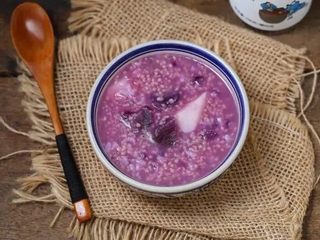 9、紫薯小米粥,营养丰富又具有健脾养胃作用！