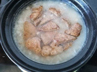 14、猪肝瘦肉粥,将炒好的猪肝也放进去